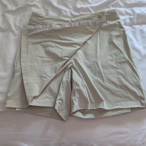 L.L. Bean Women's Skort in Light Gray - Picture 5 of 11